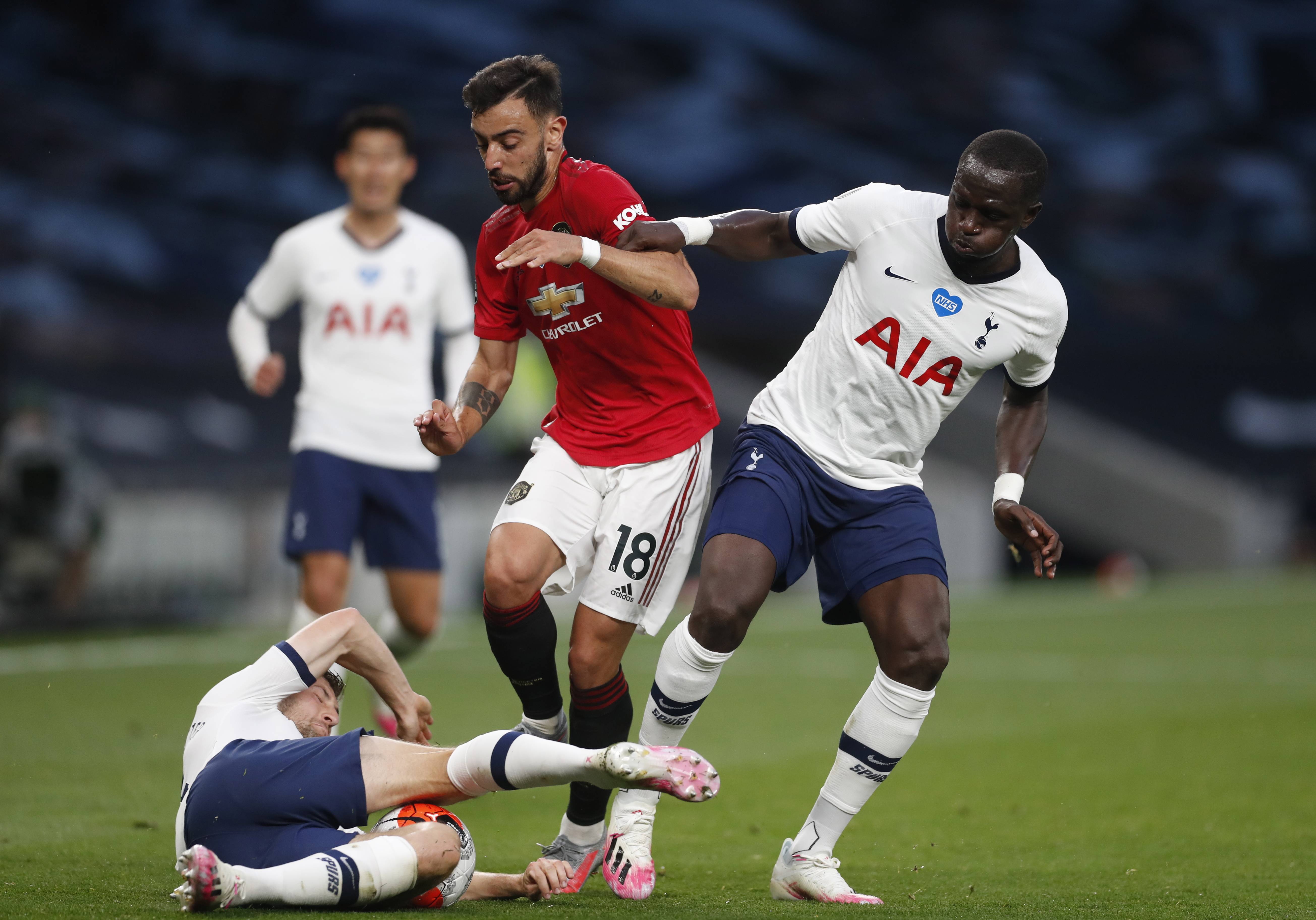 在攻防两端 在攻防两端